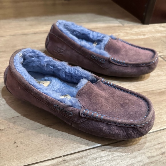 UGG Purple Slippers with Blue Lining - Picture 6 of 6